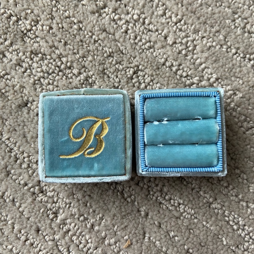 Mrs. Box Ring Box